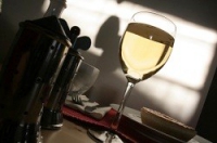 Glas-of-white-wine