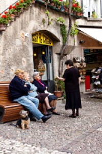 italy-Seniors_in_Malcesine